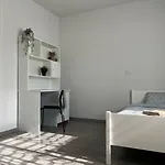 אורחן Quiet Place *